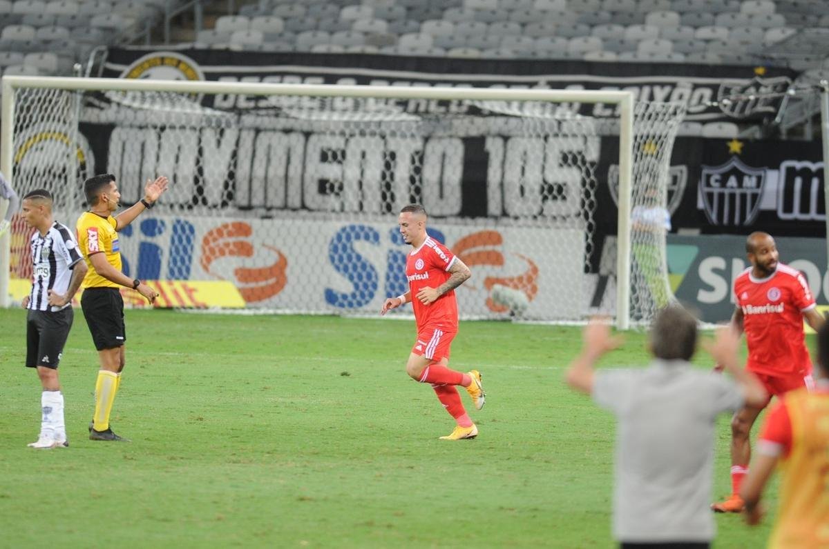 Jogo entre Atltico e Internacional, no Mineiro, terminou empatado por 2 a 2