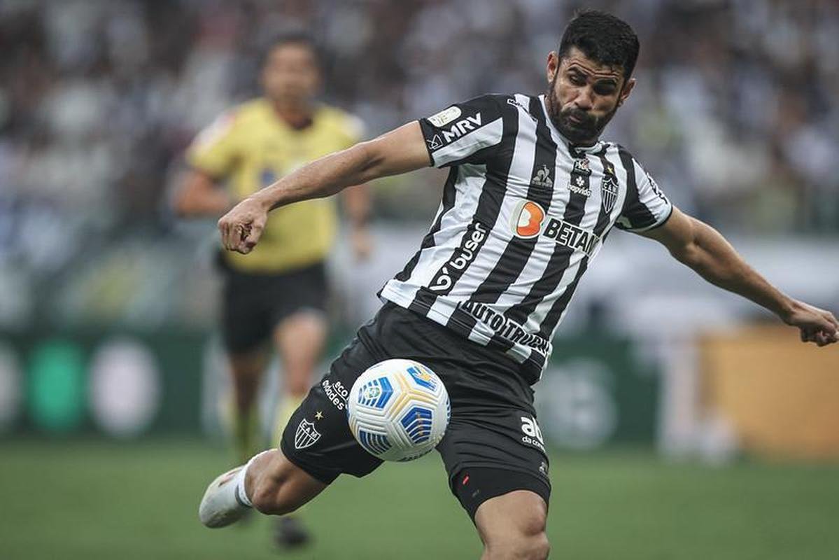 Diego Costa - O centroavante tem contrato vlido at o fim de 2022. O futuro de Diego Costa para a prxima temporada  incerto. O Galo quer manter no elenco o hispano-brasileiro, que  alvo de interesse de outros clubes.