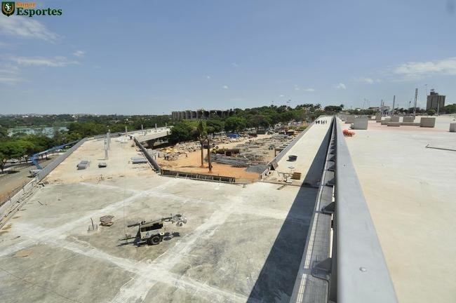 06/12/2012 - Esplanada quase pronta. Reforma entra na parte dos detalhes, do acabamento final.