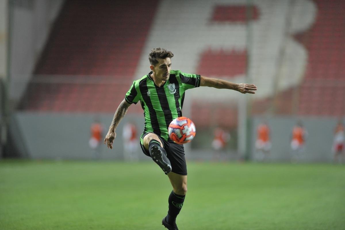 Veja fotos do jogo entre Amrica e Villa Nova