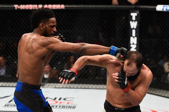 Neil Magny venceu Johny Hendricks por deciso unnime (triplo 29-28)