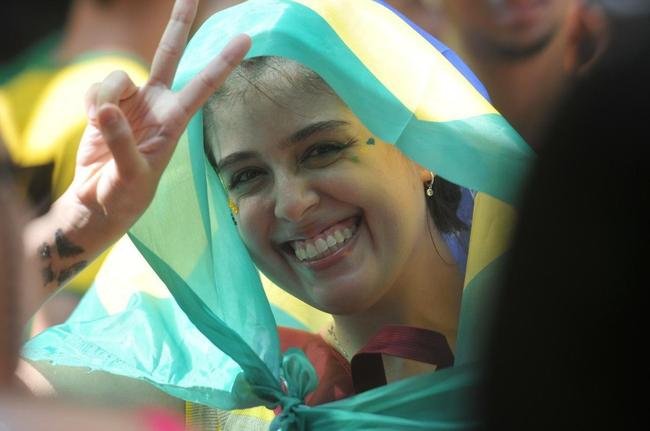 Na regio da Savassi, em BH, torcedores vibram com vitria do Brasil sobre a Sua, por 1 a 0, pela segunda rodada do Grupo G da Copa do Mundo do Catar