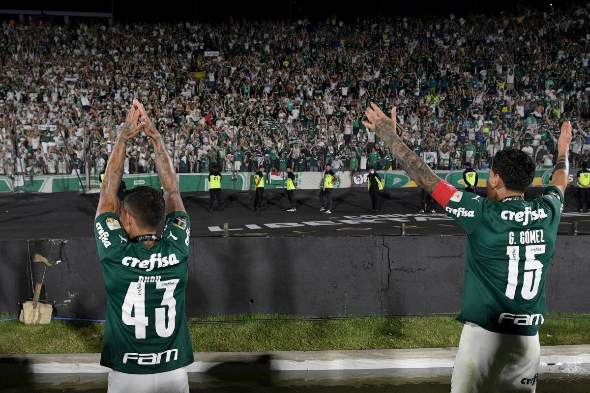 Fotos: festa dos jogadores do Palmeiras com a taa da Libertadores
