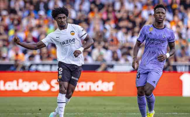 Vinicius Junior foi alvo de racismo na partida do Real Madrid contra o Valencia no domingo (21)