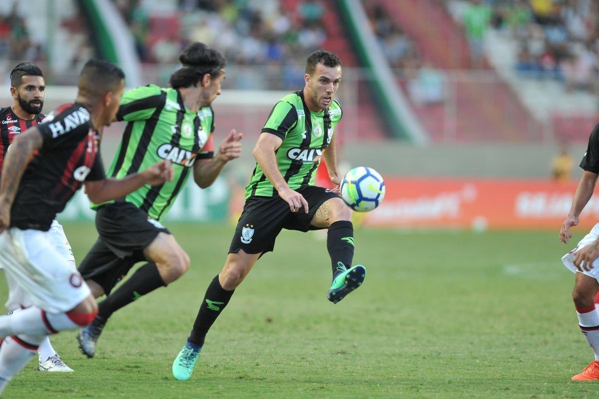 Amrica e Atltico-PR se enfrentaram em partida vlida pela 9 rodada do Campeonato Brasileiro