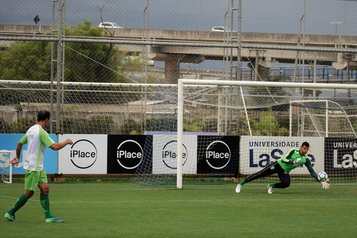 Treino do Amrica no CT do Grmio, em Porto Alegre, antes de 'deciso' contra o Inter pelo Brasileiro