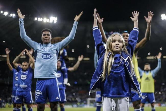 A histria foi a mesma contra o Sport. O Cruzeiro venceu o Leo por 2 a 1, no Mineiro, pela 14 rodada, e teve festa depois do jogo. 