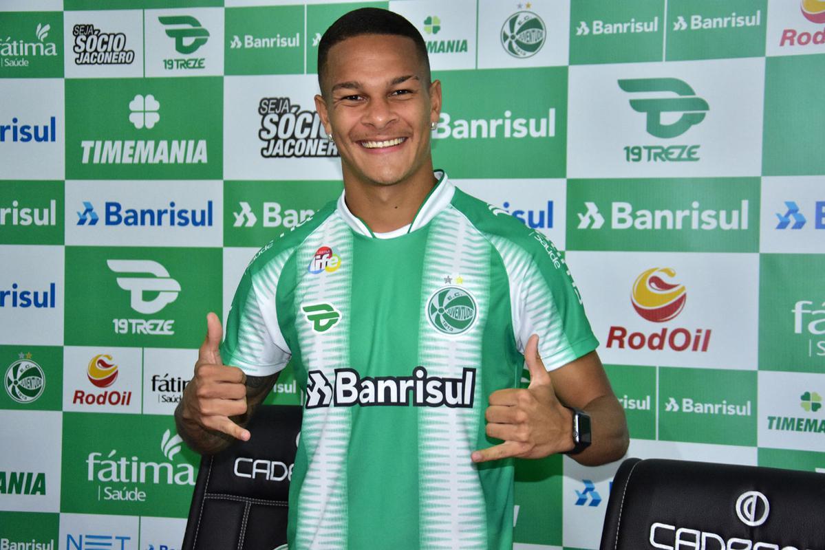 O Juventude anunciou a contratao do lateral-direito Igor, que estava no Lajeadense (RS)