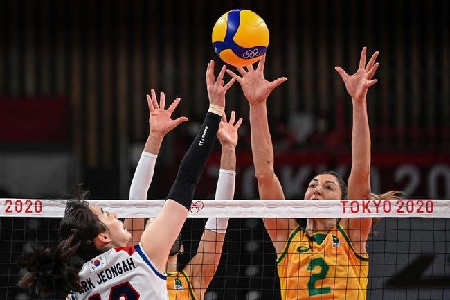 Fotos da vit�ria brasileira sobre a Coreia do Sul pela semifinal do v�lei feminino em T�quio