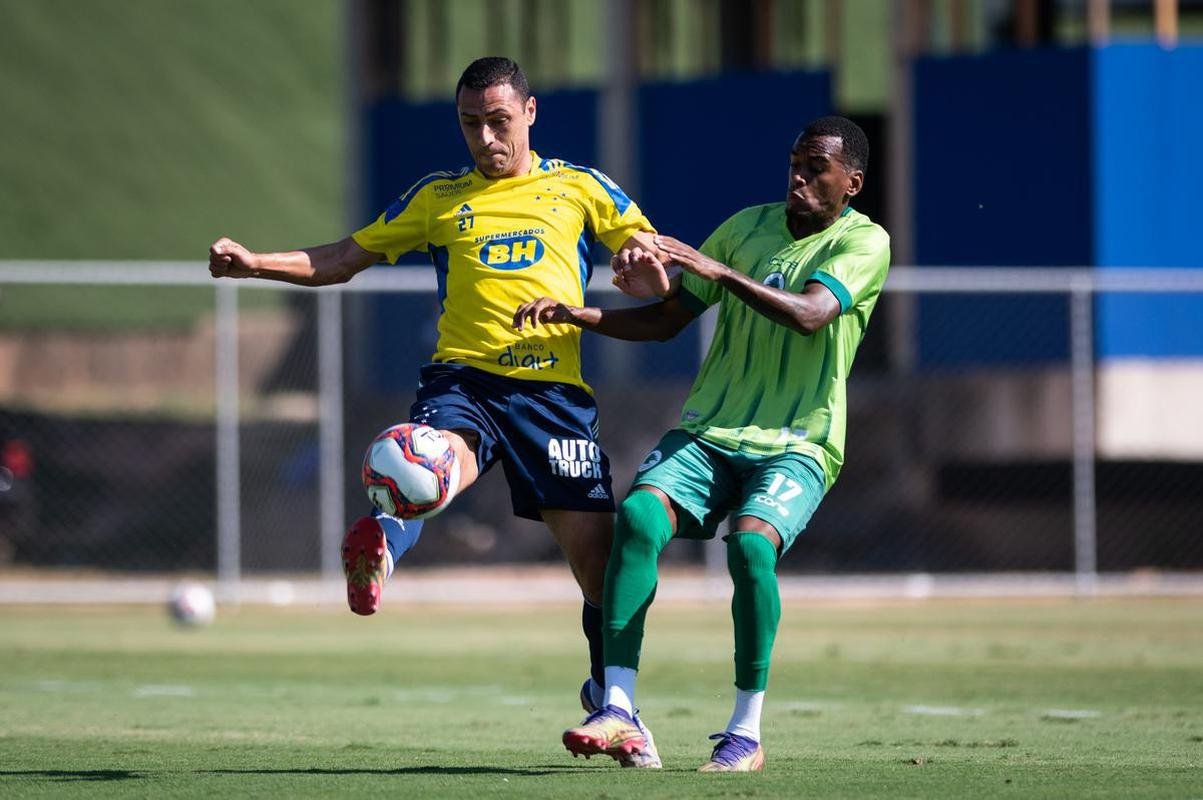 Cruzeiro empatou por 1 a 1 com o Boavista-RJ em jogo-treino realizado neste sbado (22/5), na Toca da Raposa II. Rafael Sobis marcou o gol celeste, enquanto Douglas Pedroso fez para a equipe do Rio de Janeiro.