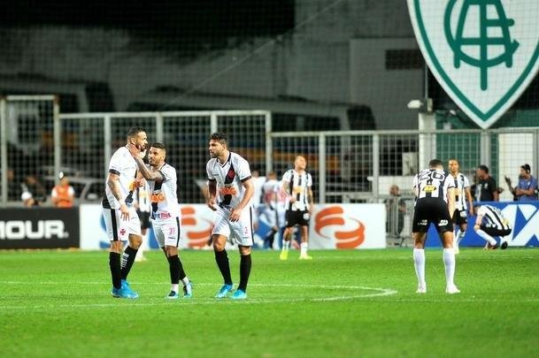 Marcos Jnior virou no final e deu vitria ao Vasco, por 2 a 1, sobre o Atltico