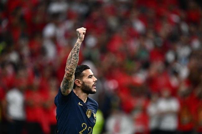 Fotos do gol de Theo Hernndez para a Frana na semifinal contra o Marrocos