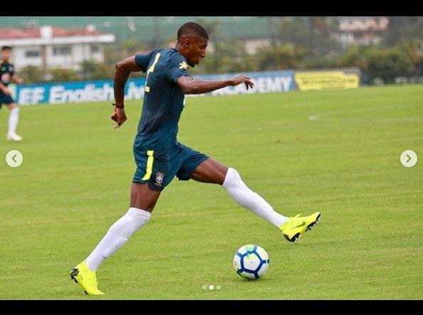 O lateral-direito Emerson disputou jogo-treino com a Seleo Brasileira Sub-20