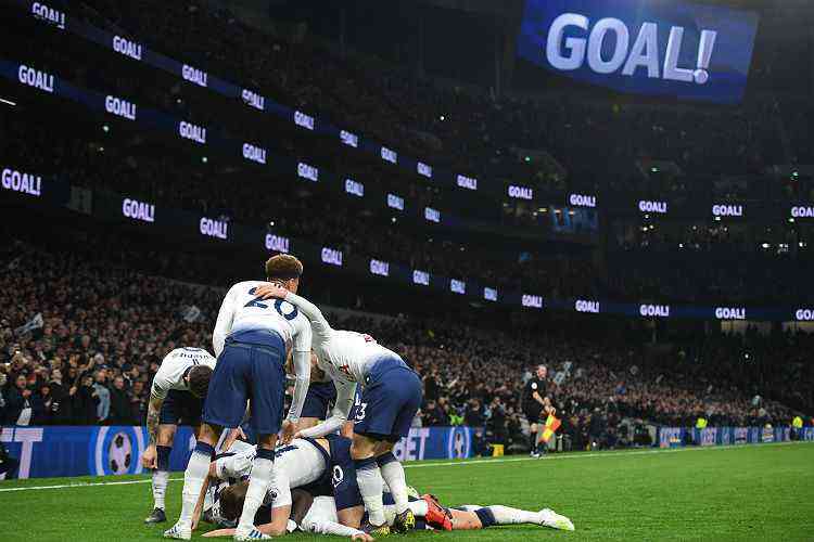 Tottenham vence Crystal Palace em primeiro jogo no novo estádio em