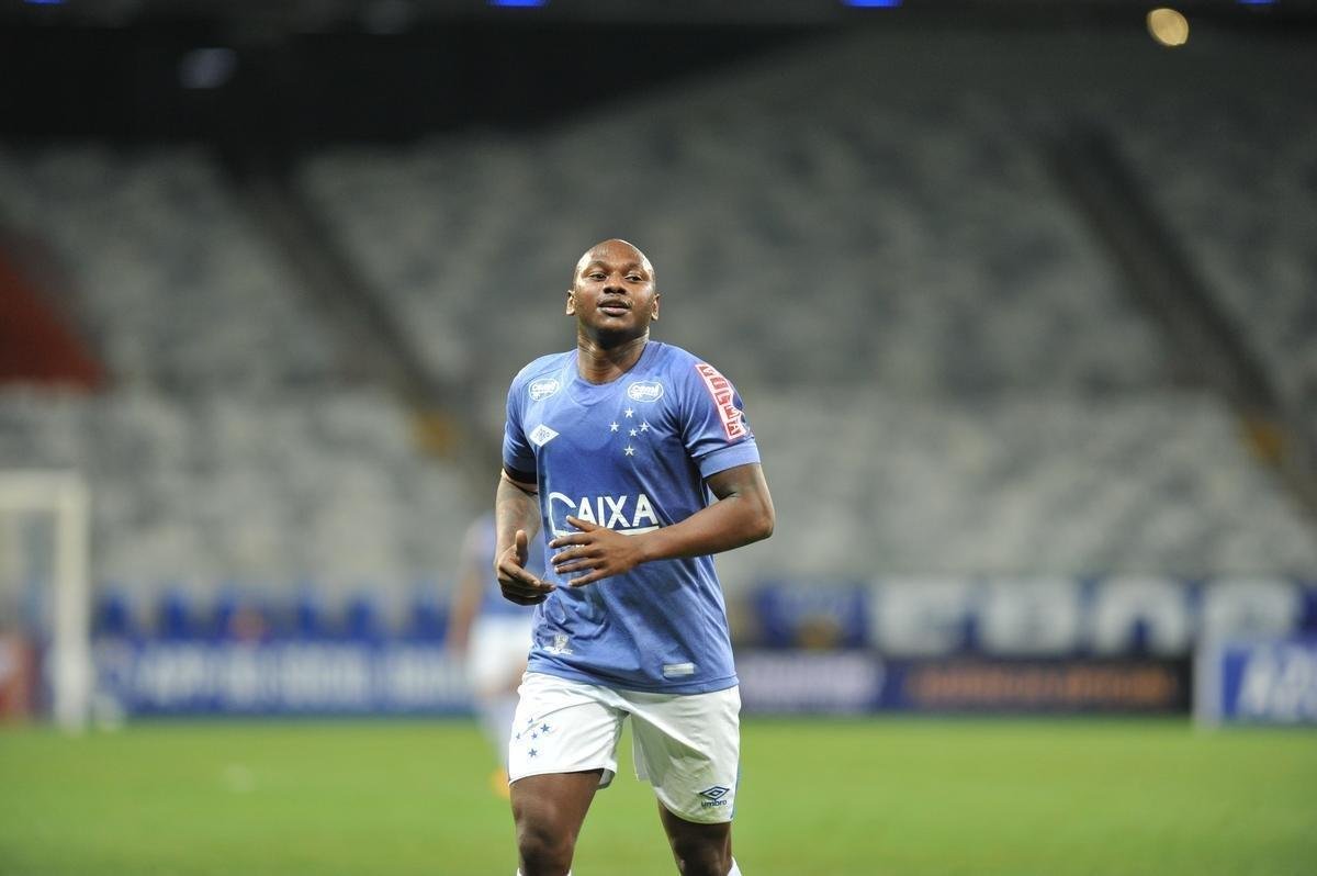 Raniel e De Arrascaeta marcaram os gols da vitria cruzeirense no Mineiro