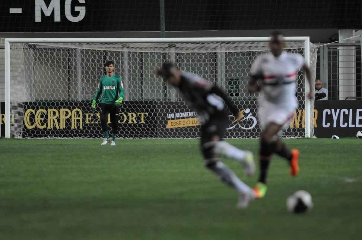 Galinho  goleado pelo So Paulo por 4 a 1, no Independncia, nas semifinais da Taa BH Sub-17