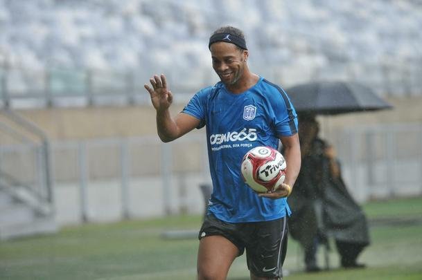 Fotos do 'Game of Dreams', jogo festivo dos Amigos do Ronaldinho contra os Amigos do Penta