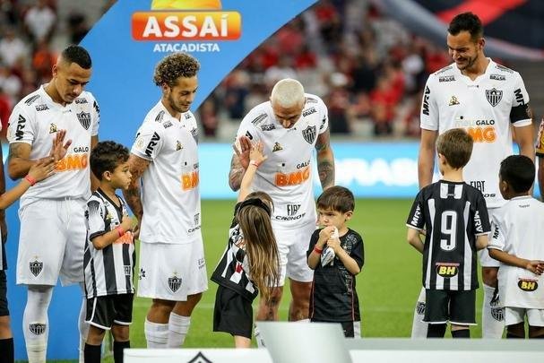 Galo perdeu muitas chances e acabou derrotado pelo xar paranaense