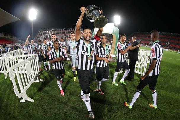 Galinho faz a festa no Rio de Janeiro depois de bater o Flamengo nos pnaltis