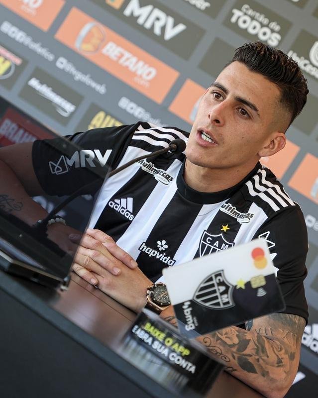 Fotos da apresentao do atacante Pavn no Atltico