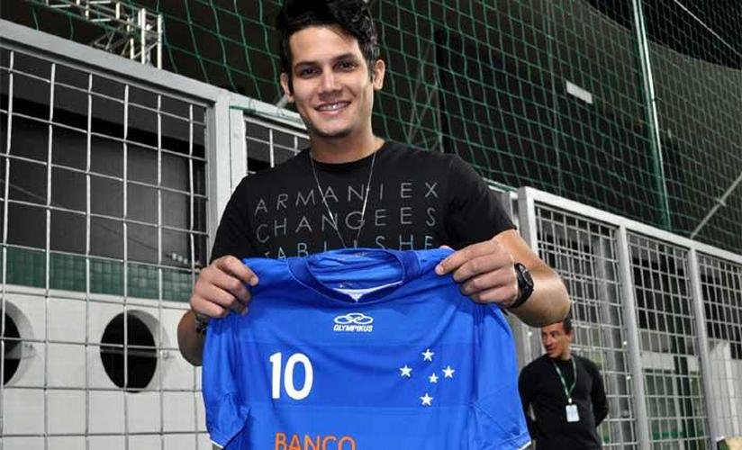 Nascido no Pará, cantor sertanejo Israel Novaes se tornou torcedor do Cruzeiro por influência de amigos de infância, que são mineiros