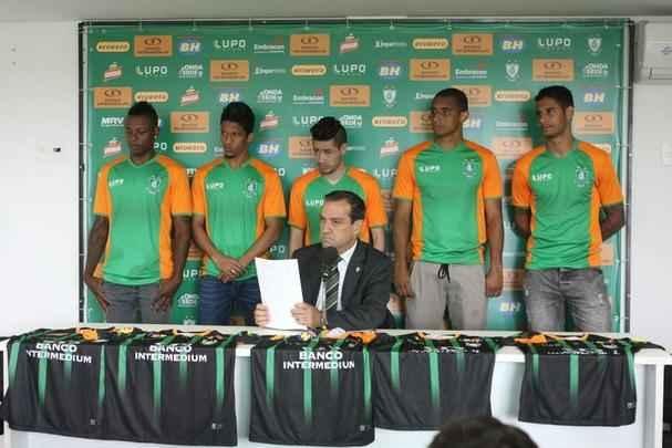 Zagueiro Cardoso, os meias Diego Lopes e Eisner Loboa, e os atacantes Nixon e Michael foram apresentados pelo presidente Anderson Racilan