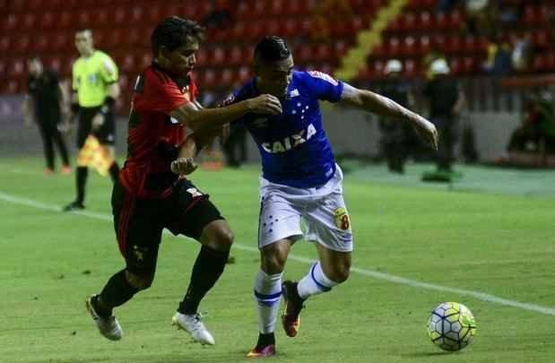 Imagens do jogo entre Sport e Cruzeiro na Ilha do Retiro