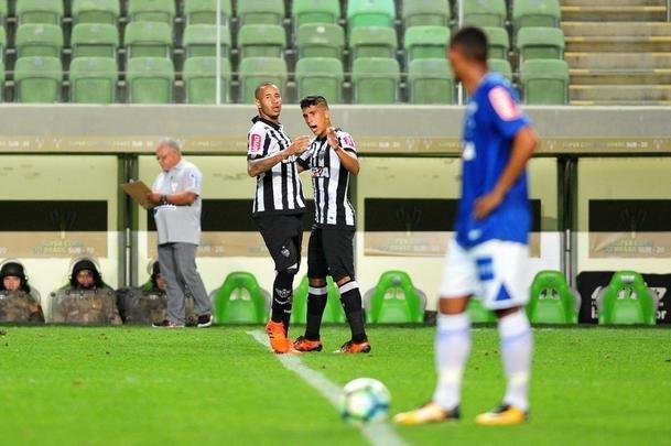 Aps por 2 a 2 no tempo normal, Cruzeiro derrotou Atltico por 4 a 2 nas penalidades e se sagrou campeo de torneio indito. Em 2018, clube celeste disputar a Copa Libertadores da categoria