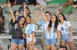 Torcedores na partida entre Argentina e Paraguai, no Mineiro, pela Copa Amrica