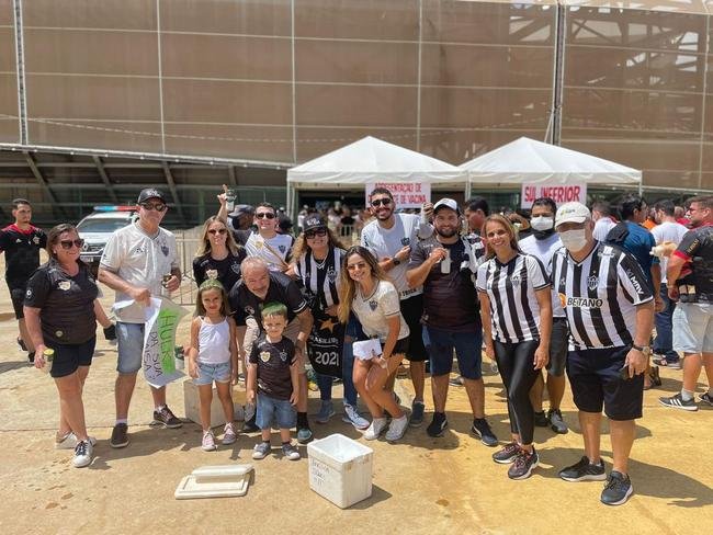 Fotos da chegada de torcedores  Arena Pantanal, em Cuiab, para a final da Supercopa do Brasil entre Atltico e Flamengo