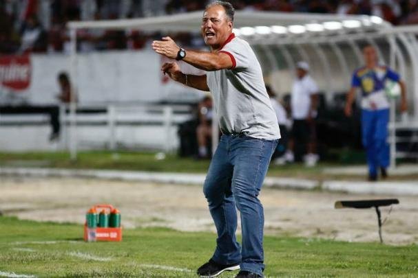 Márcio Goiano comandava o Náutico no segundo clássico do ano
