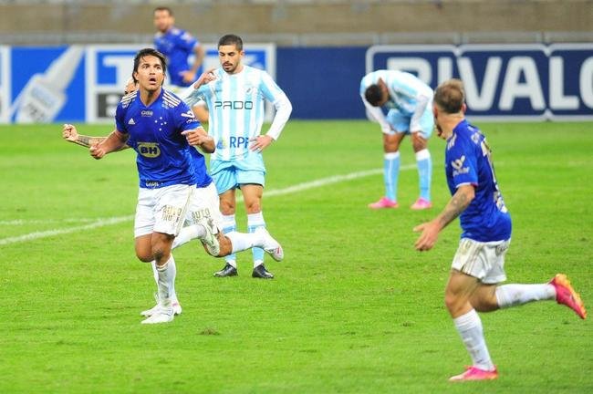 Fotos de Cruzeiro x Londrina, no Mineiro, pela 15 rodada da Srie B