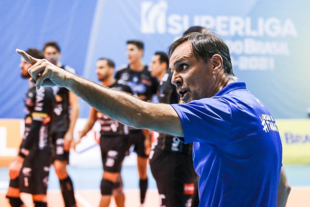 Minas no resistiu ao poderoso Taubat, perdeu por 3 sets a 0 e terminou a Superliga como vice-campeo