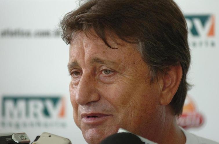 Lori Sandri - Foi o técnico do Atlético nos Nacionais de 2005 e 2006.