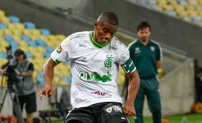 Contra o Fluminense, Juninho marcou o seu terceiro gol pelo Amrica na temporada