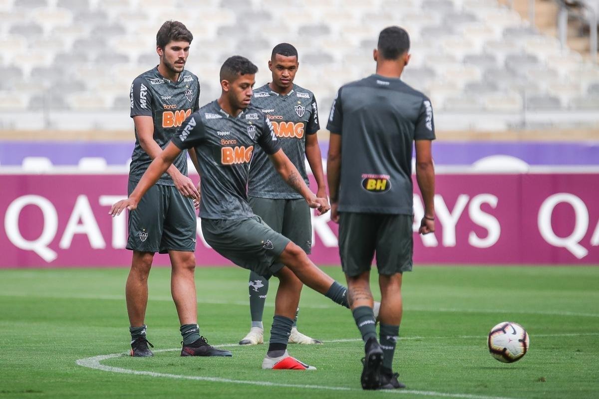 Levir Culpi comanda treino no Mineiro antes da estreia no Grupo E da Libertadores