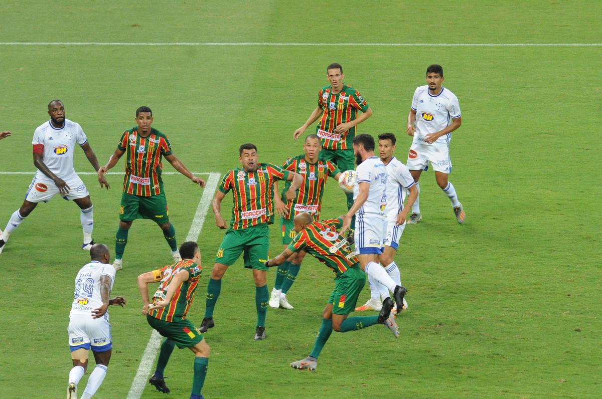 Fotos do duelo entre Cruzeiro e Sampaio Corra, no Mineiro, pela 14 rodada da Srie B do Campeonato Brasileiro
