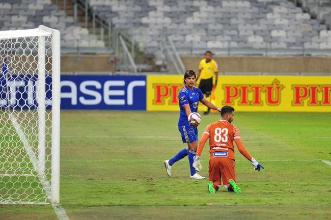 Com gols de Marcos Serrato e Renato (2), o Ava venceu o Cruzeiro por 3 a 0, neste sbado, no Mineiro, pela 12 rodada da Srie B