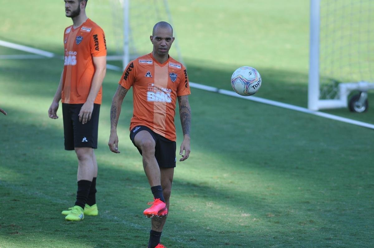 Fotos do treino do Atltico nesta quarta-feira na Cidade do Galo. Time dirigido por James Freitas se prepara para o clssico de sbado, s 19h, no Mineiro, pelo Mineiro