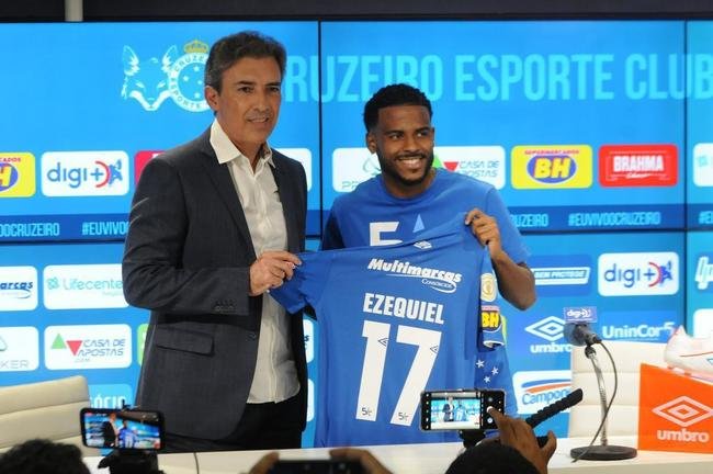 Ezequiel (atacante): nica contratao da 'era Rogrio Ceni' no Cruzeiro, o jogador chegou  Toca da Raposa II em agosto de 2019. Ex-Botafogo, ele vestiu a camisa celeste 14 vezes, mas no balanou a rede. 