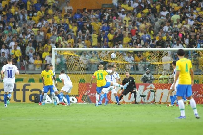Brasil goleou o Paraguai por 4 a 0 no Mineiro, em BH, pelas Eliminatrias da Copa do Mundo, com gols de Raphinha, Philippe Coutinho, Antony e Rodrygo