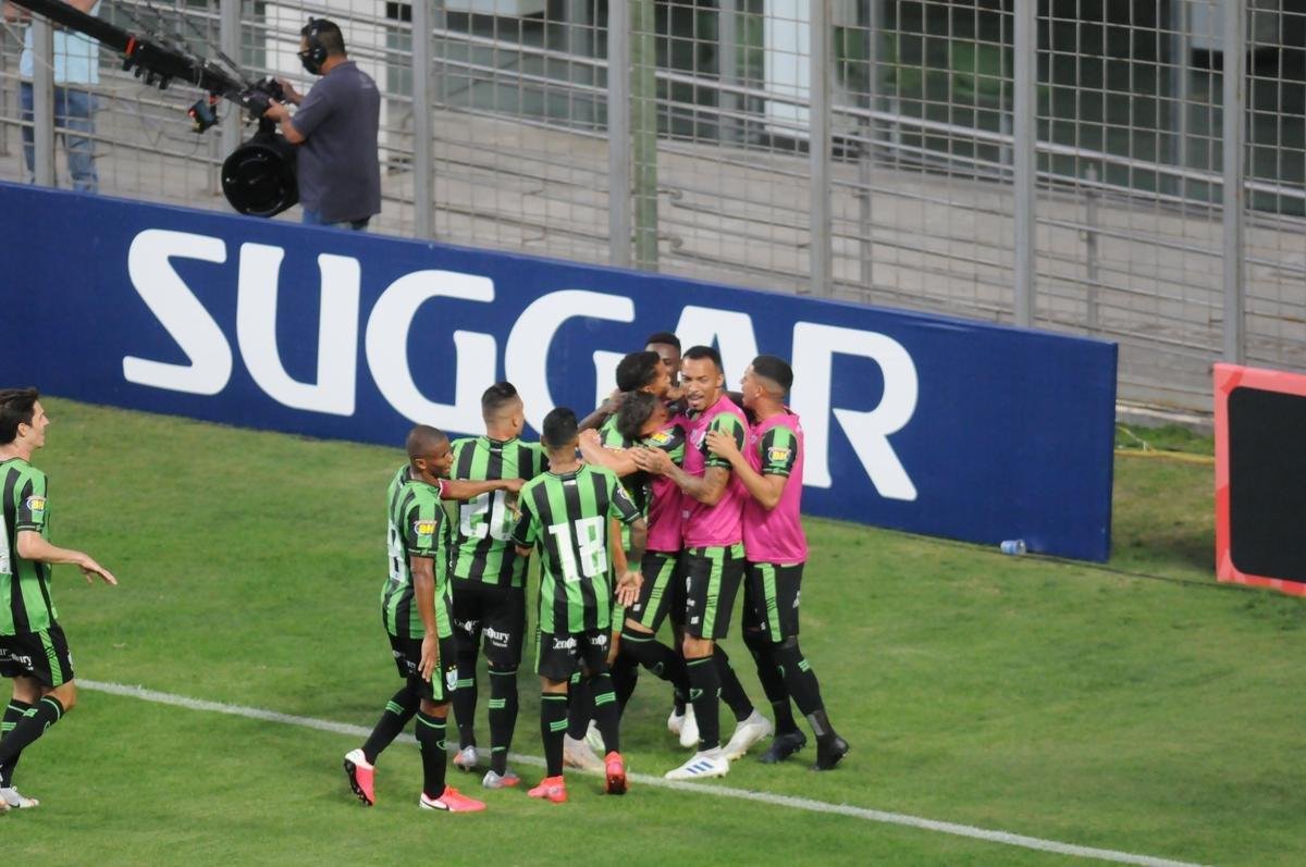 Fotos do clssico entre Amrica e Atltico, no Independncia, em Belo Horizonte, pela 10 rodada do Campeonato Mineiro. Jogo marcou o retorno dos dois rivais ao futebol em plena pandemia do novo coronavrus (Juarez Rodrigues/EM/DAPress)