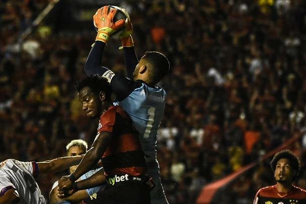 De virada e com gols de Hernane e Guilherme, o Sport reencontrou o caminho das vitórias, diante do Paraná, na Ilha do Retiro, pela 31ª rodada da Série B