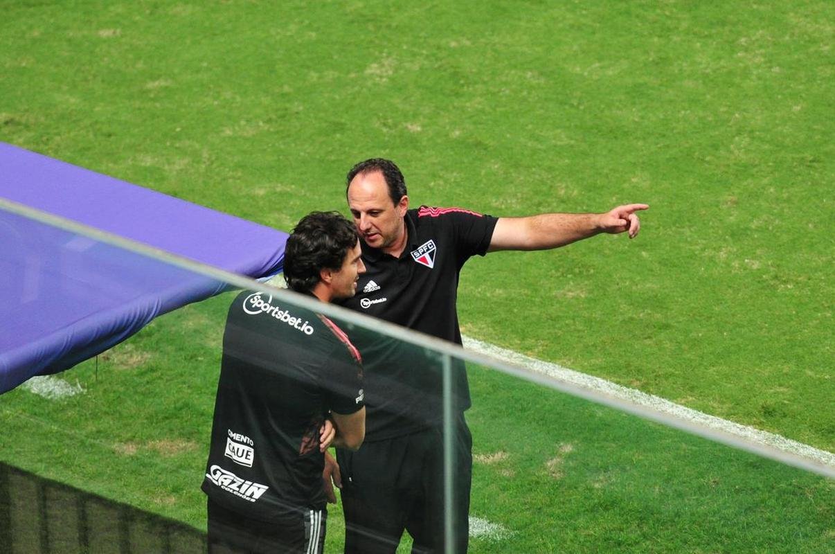 Fotos do jogo entre Amrica e So Paulo, no Independncia, em BH, pela ltima rodada do Campeonato Brasileiro de 2021