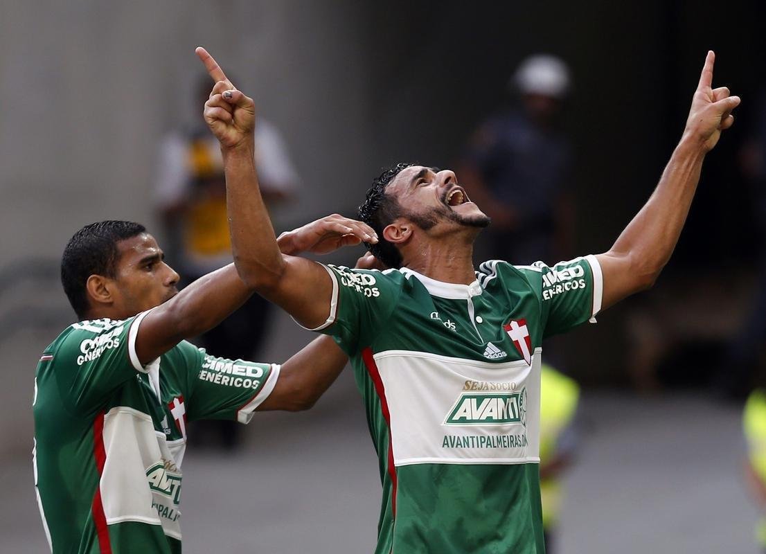 2014: no retorno  Srie A, no ano do seu centenrio, o Palmeiras ficou muito prximo de voltar  segunda diviso, visto que se livrou do rebaixamento apenas na ltima rodada. O Verdo terminou o Brasileiro com apenas 40 pontos em 38 jogos