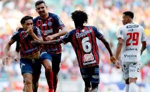 Jacar� comemora o gol da vit�ria do Bahia, que est� mais pr�ximo da elite