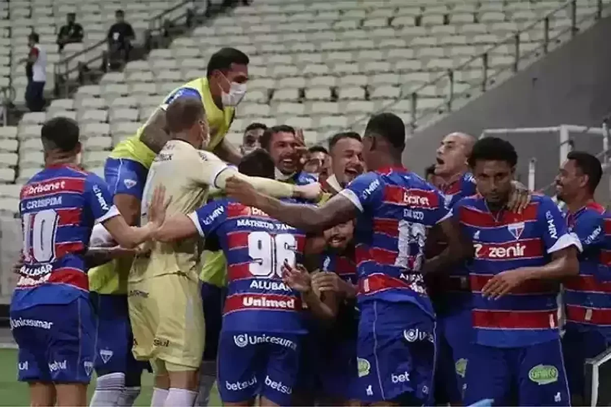 Fortaleza - 11 jogos, sendo 7 sem levar gol