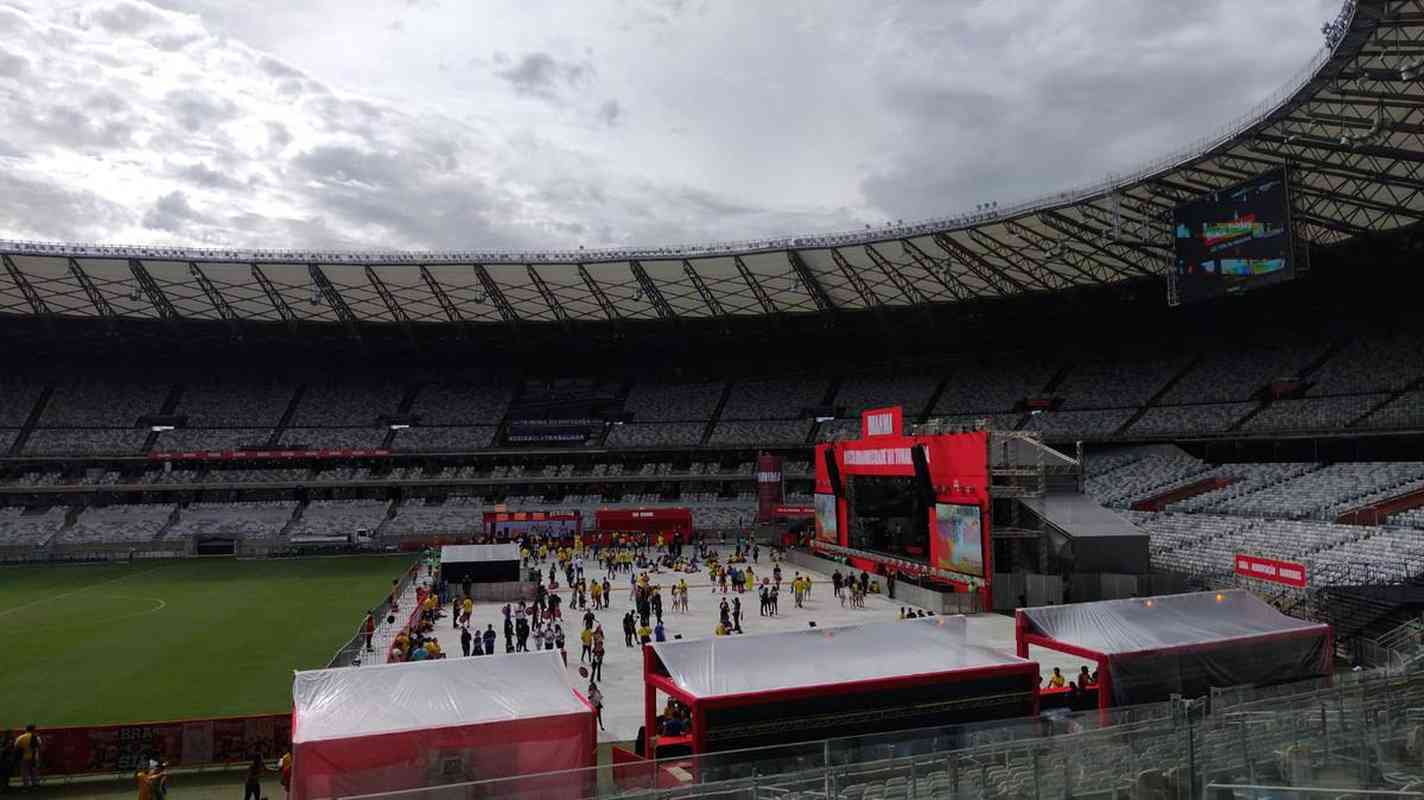 No Mineiro, torcedores assistem ao jogo entre Brasil x Srvia pela Copa do Mundo do Catar