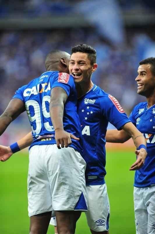Sass fez comemorao tradicional no primeiro gol com a camisa do Cruzeiro