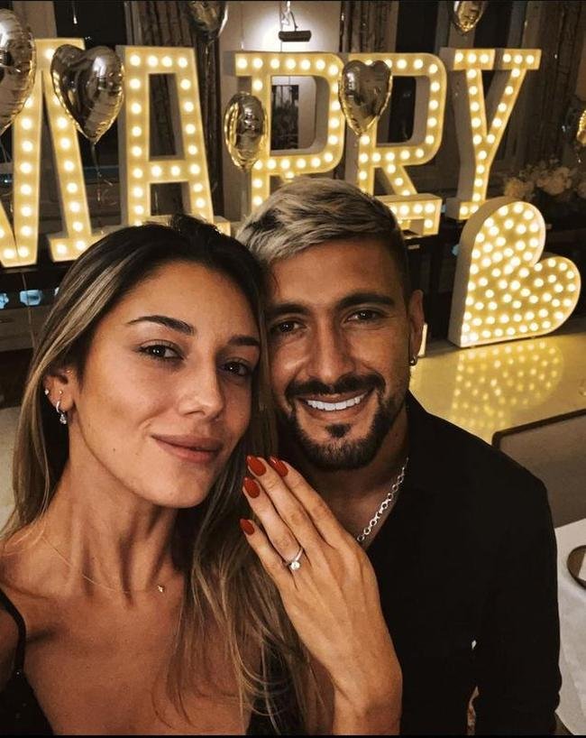 dolo do Flamengo pediu a modelo Camila Bastiani em casamento em sute de luxo do Copacabana Palace